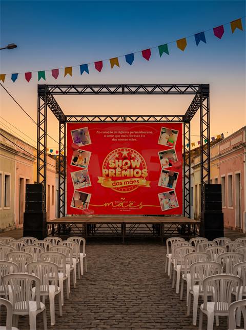 Banner em palanque de rua (show de prêmios)